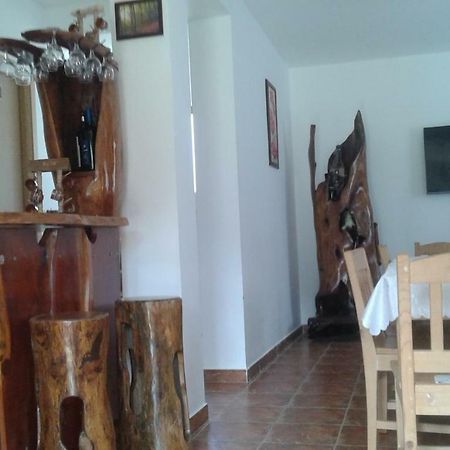 Готель Pensiunea Casa Vanatorului Oteleni Екстер'єр фото