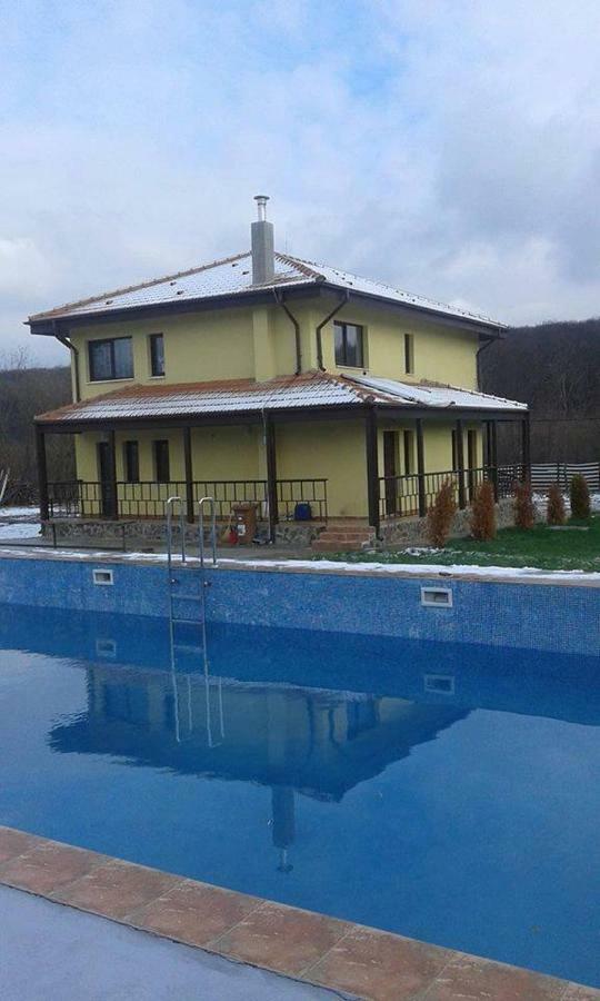 Готель Pensiunea Casa Vanatorului Oteleni Екстер'єр фото