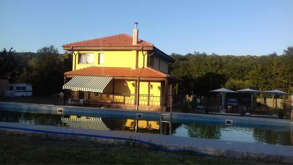 Готель Pensiunea Casa Vanatorului Oteleni Екстер'єр фото