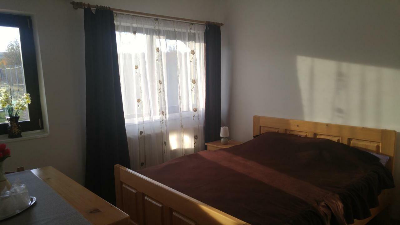 Готель Pensiunea Casa Vanatorului Oteleni Екстер'єр фото
