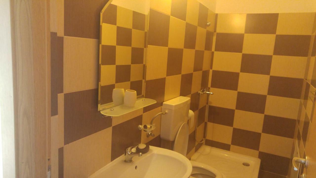 Готель Pensiunea Casa Vanatorului Oteleni Екстер'єр фото