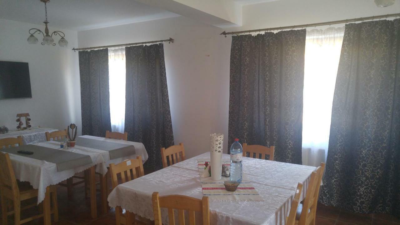 Готель Pensiunea Casa Vanatorului Oteleni Екстер'єр фото